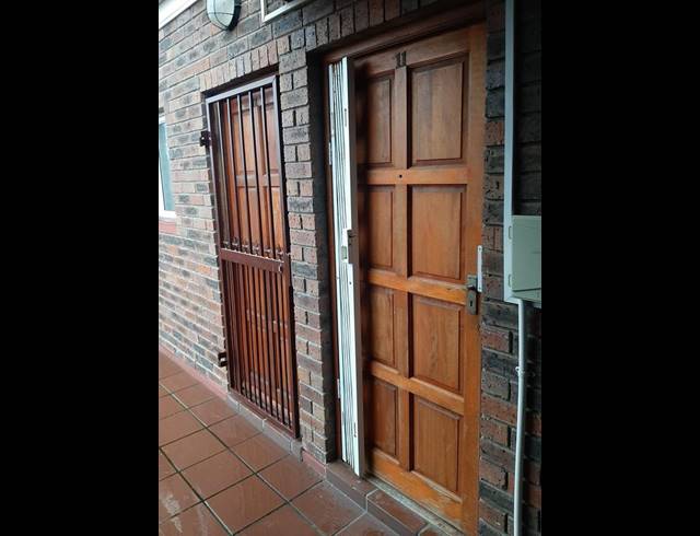 1 BEDROOM PROPERTY TO RENT IN GOODWOOD CENTRAL